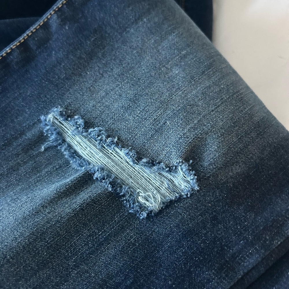 GAP Distressed Skinny Jeans in Dark Denim NWT - Picture 2 of 5
